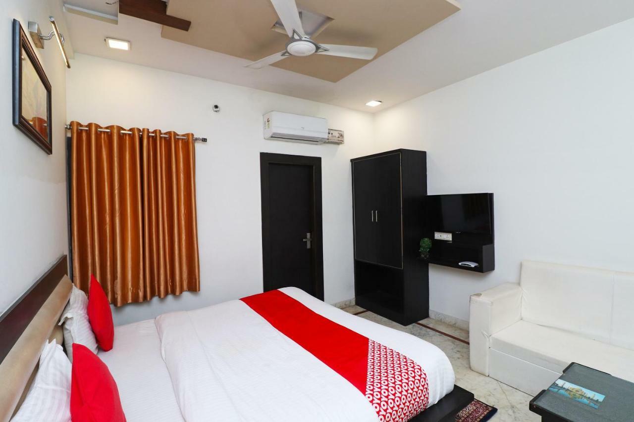 Guest house Aaradhya Residency